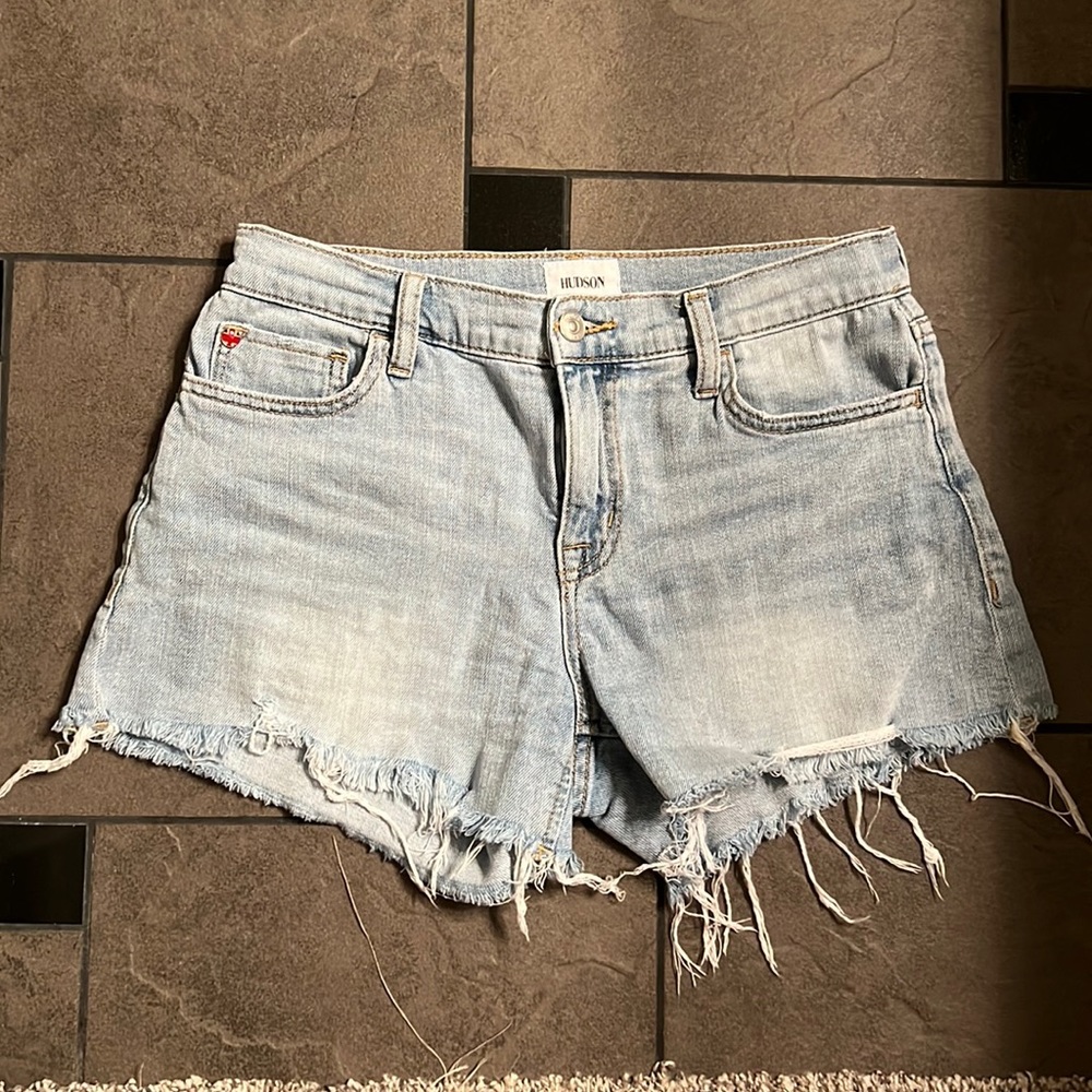 Hudson- Gracie mid rise cut off shorts size 26